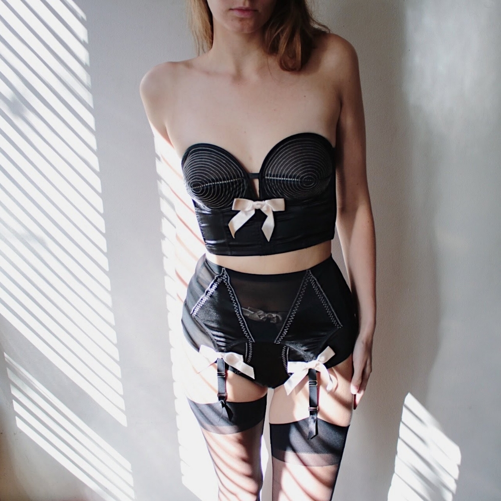 Bettie page longline overwire bra